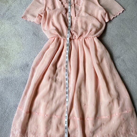 A beautiful pink chiffon dress - Picture 3 of 3